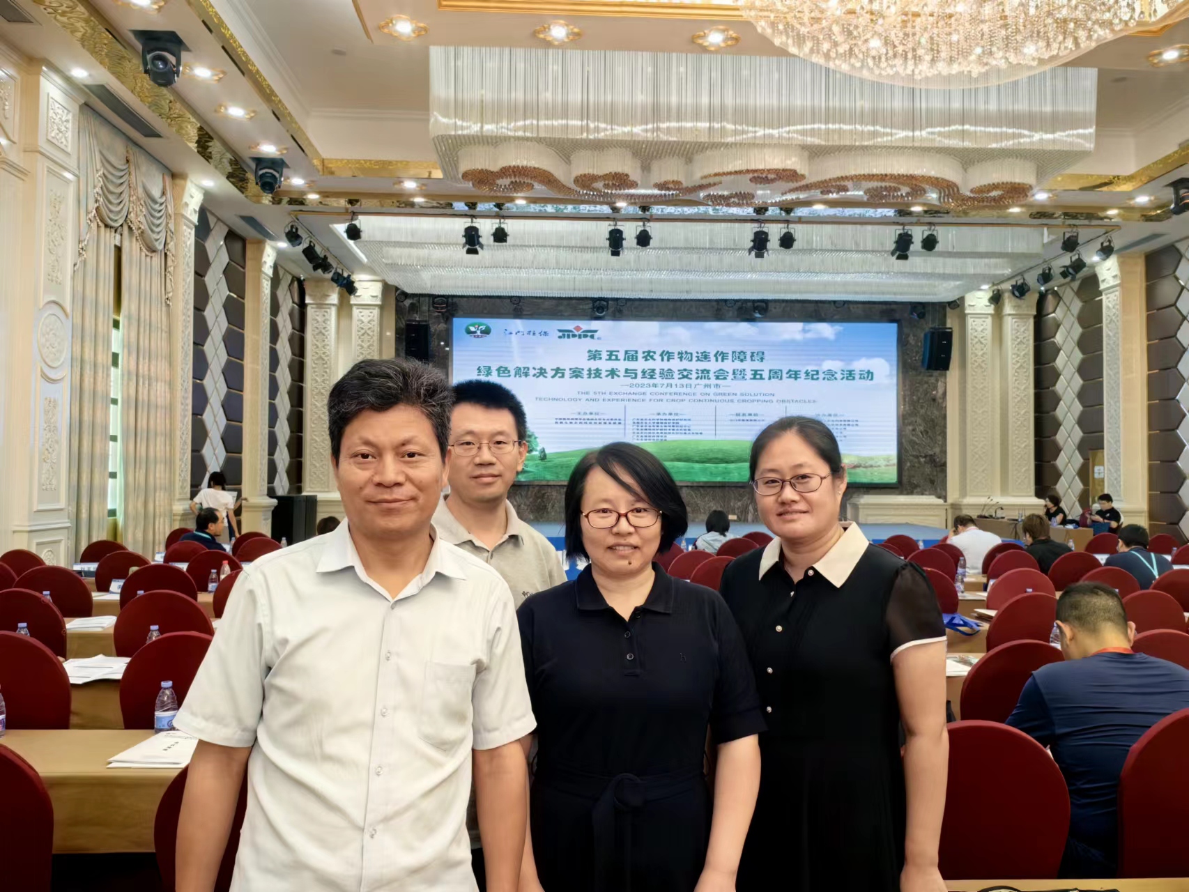 环境学部参加“第五届农作物连作障碍绿色解决方案技术与经验交流会”并作学术报告