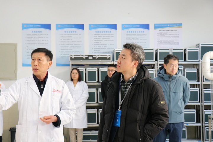 本科教育教学审核评估专家段二红等教授 莅临环境科学与工程学部走访考察