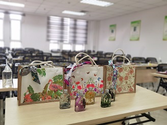 环境科学与工程学部 开展“减塑保植”庆祝国际妇女节主题活动