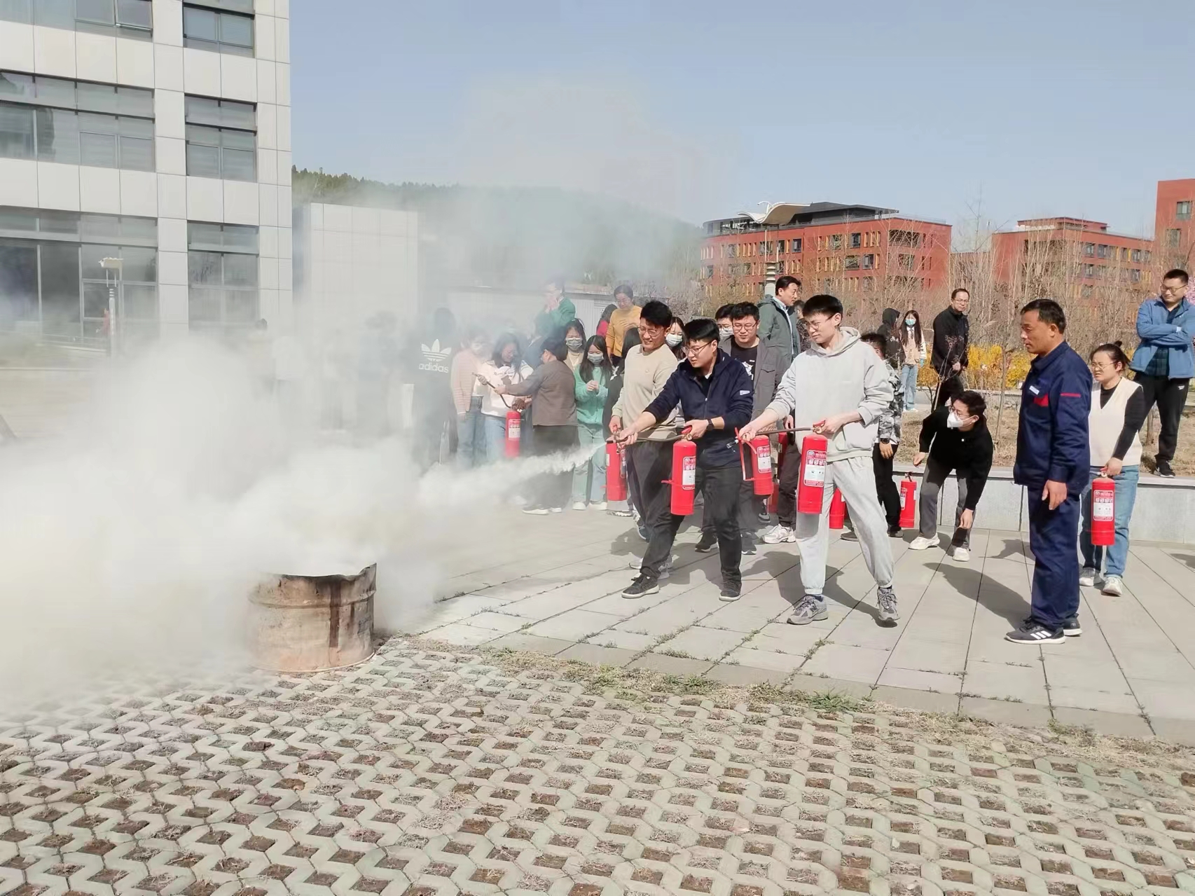 环境学部举行春季消防演习