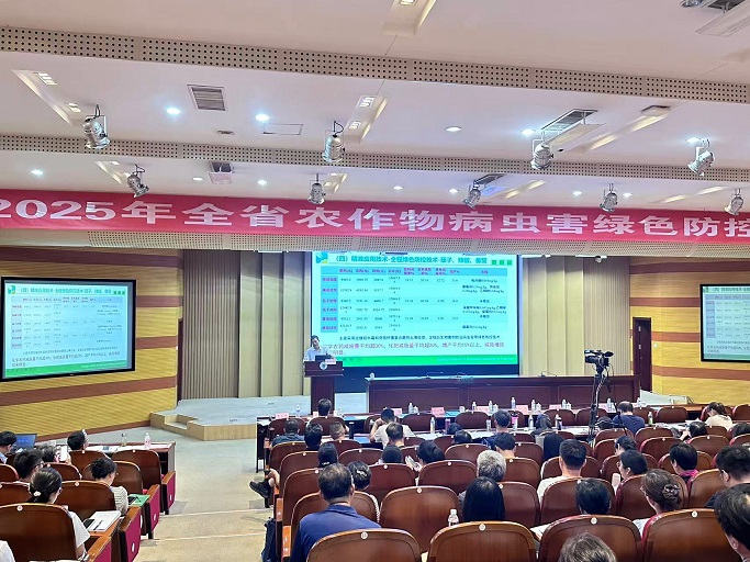 环境微生物团队李纪顺研究员应邀在2025年山东省农作物病虫害绿色防控培训班上讲授木霉菌生防技术研究进展